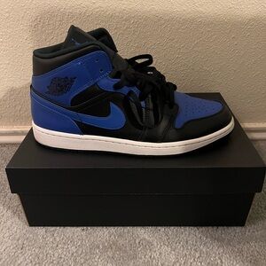 Jordan 1 Mid Royal Blue